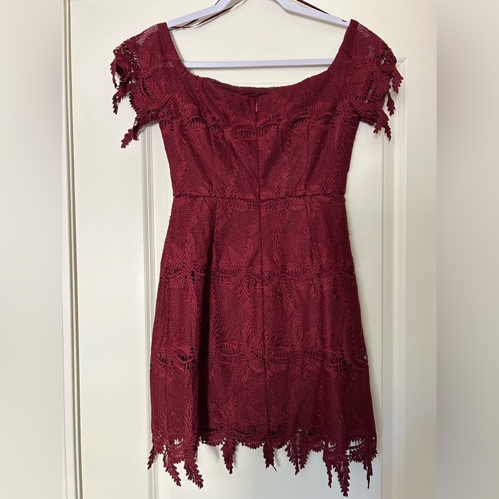 ASTR Valentina Lace Off-The-Shoulder Mini Dress Size S - Picture 6 of 9